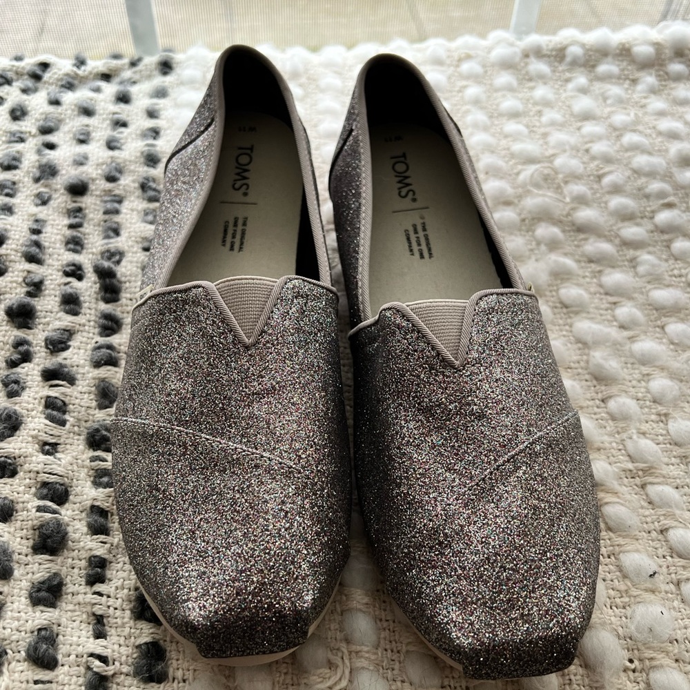 Sparkly Dark Blush/Sand Toms Size 11W NWOT